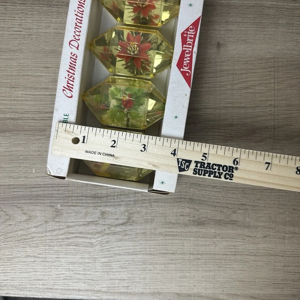 Vintage Jewelbrite Unbreakable Plastic Diaroma‎ Christmas Ornaments